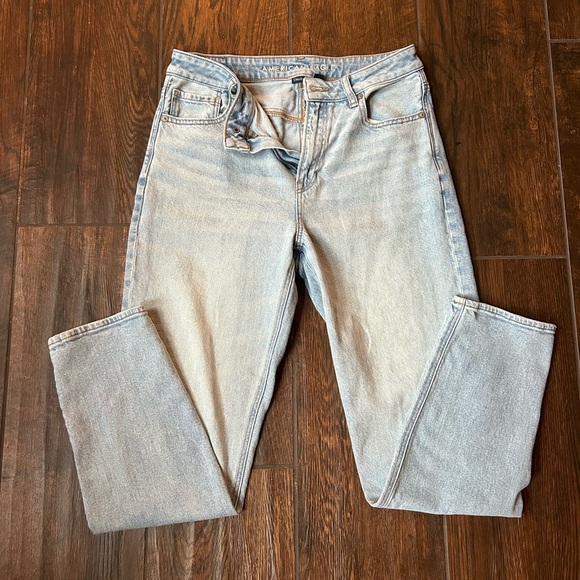 American Eagle Jeans Womens 6 Blue Light Wash Strigid Mom Jean Stretch Denim - Picture 1 of 6